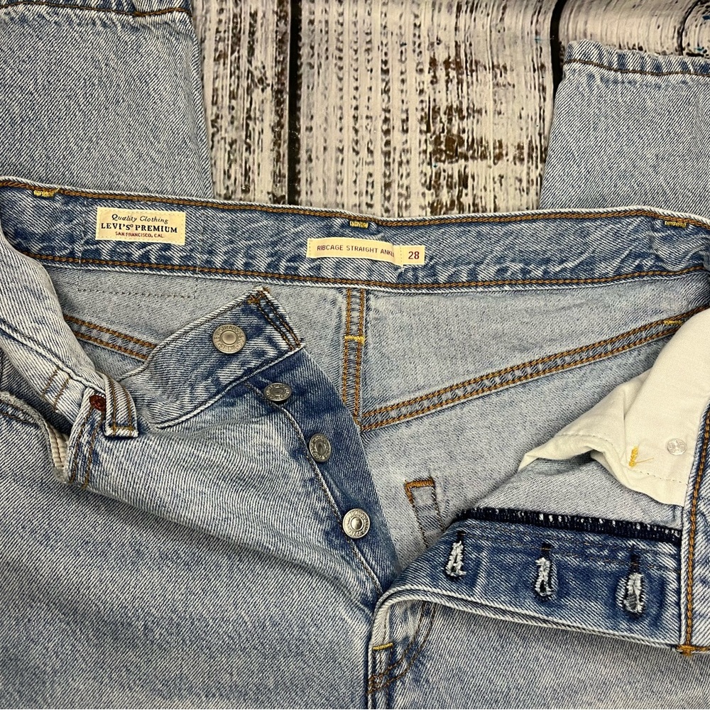 Levis Ribcage Straight Ankle Light Wash Button Fly Jeans Size 28 - Picture 12 of 15